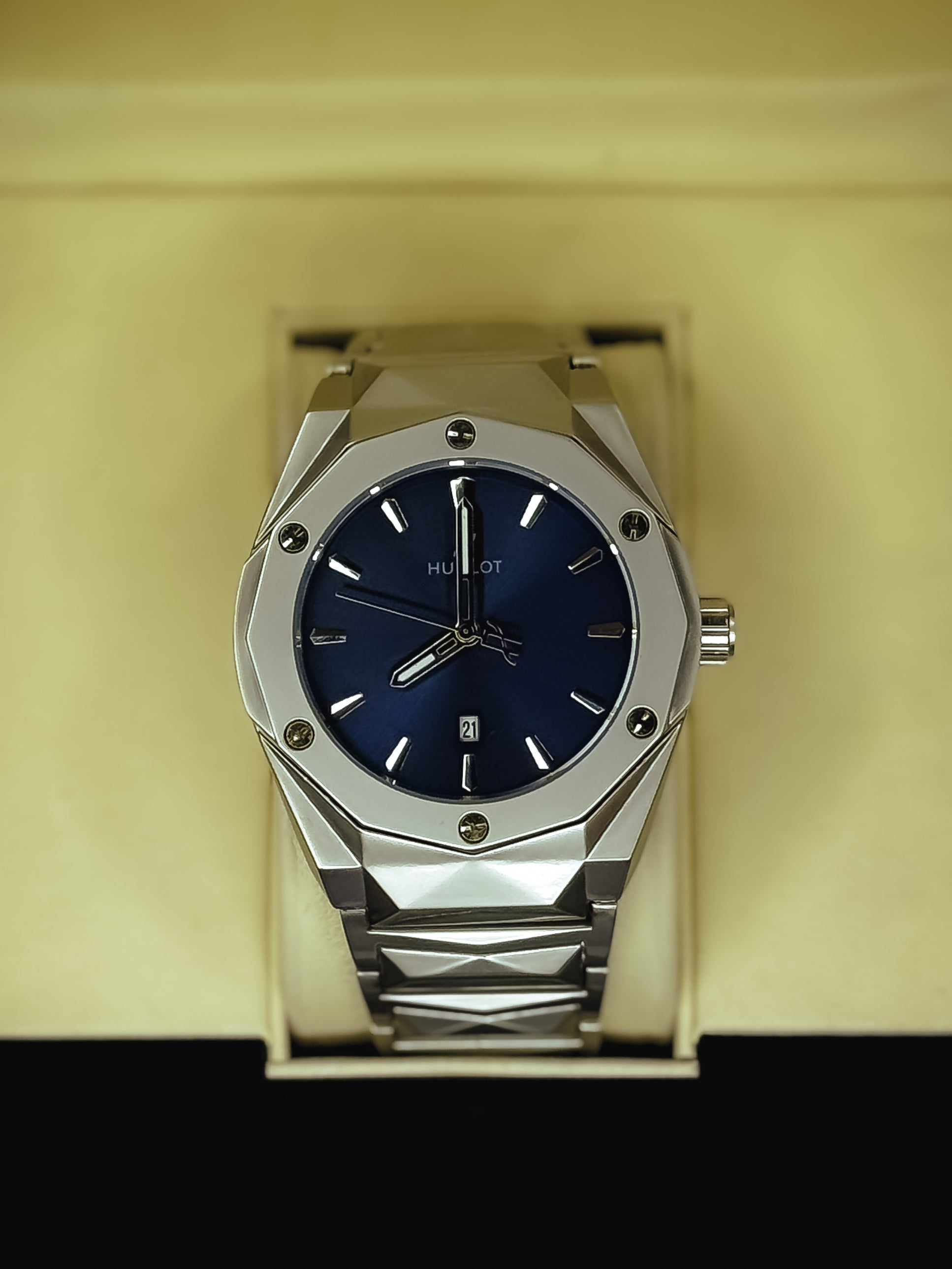 Hublot Cut - Image 2